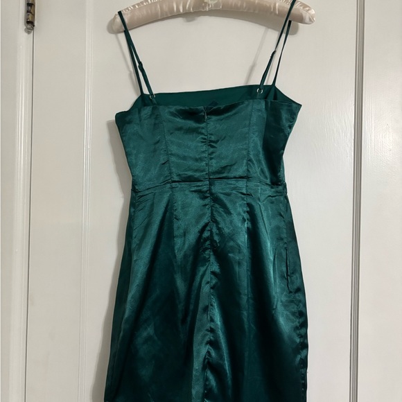 Small Emerald green, mid thy slip dress. Lined. 97% poly, 3% spandex. - Picture 3 of 4